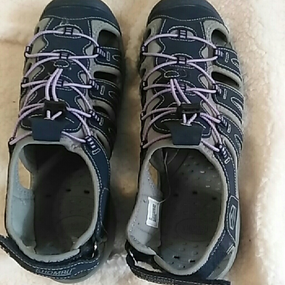 Khombu sandals sz9 worn once excellent condition